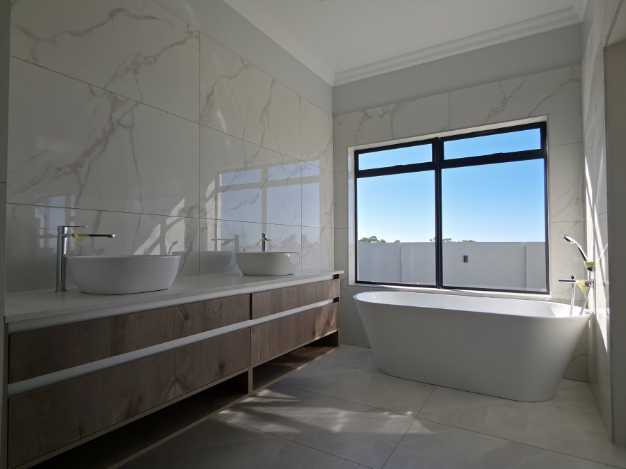 4 Bedroom Property for Sale in Fountains Estate Eastern Cape